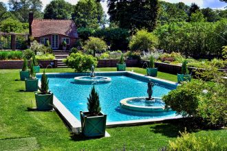 Pool im Garten - So schützen Sie ihn vor schlechtem Wetter