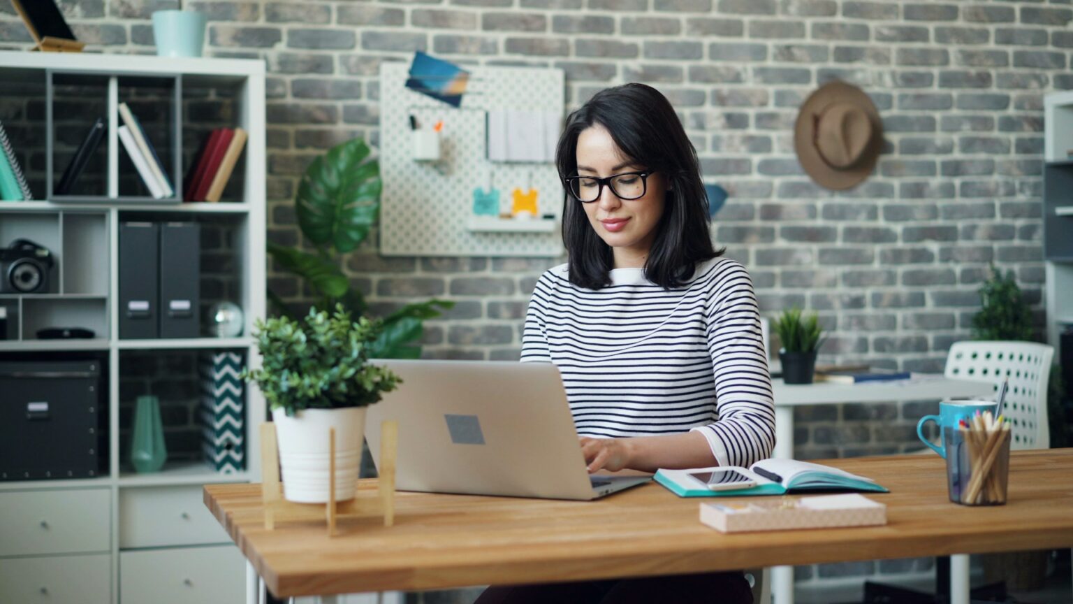 Wie Arbeitsplatzbrillen eine gesunde Arbeitsroutine unterstützen können