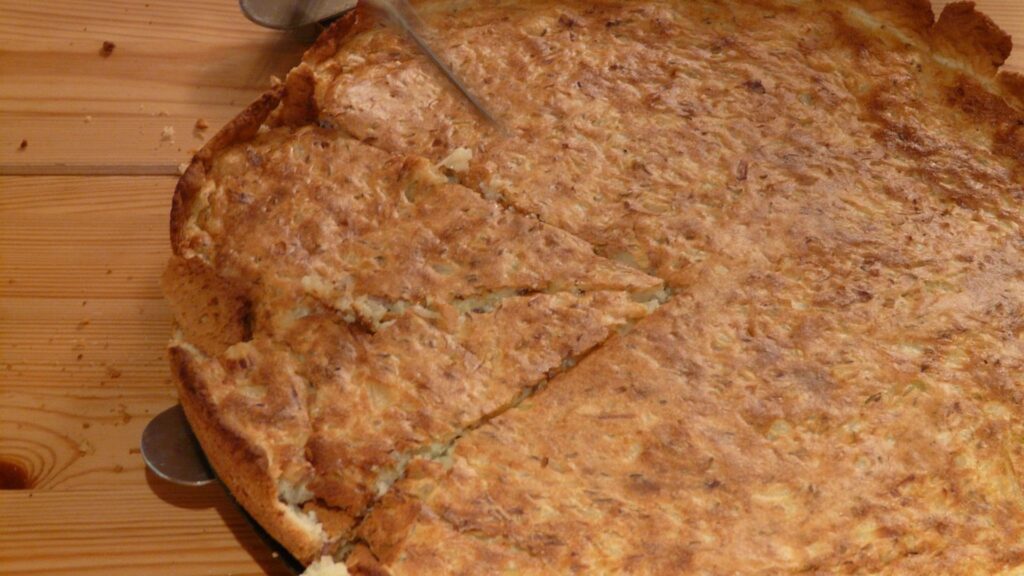 Zwiebelkuchen nach Landfrauen-Art: Rezept mit Hefeteig und Thermomix-Variante